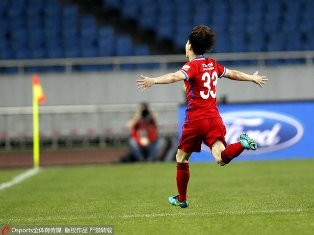 全场比赛结束，吉达联合2-1阿尔马雷克，提前出线。